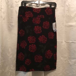 LulaRoe Cassie skirt with red roses
